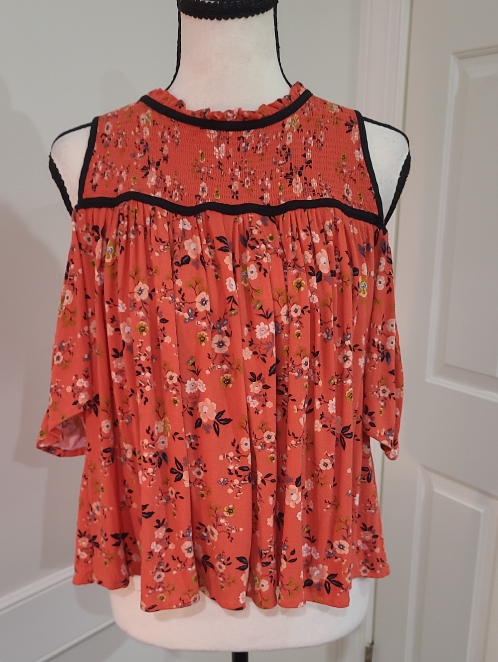 Jolt Coral Orange Floral Cold-Shoulder Top - Size M